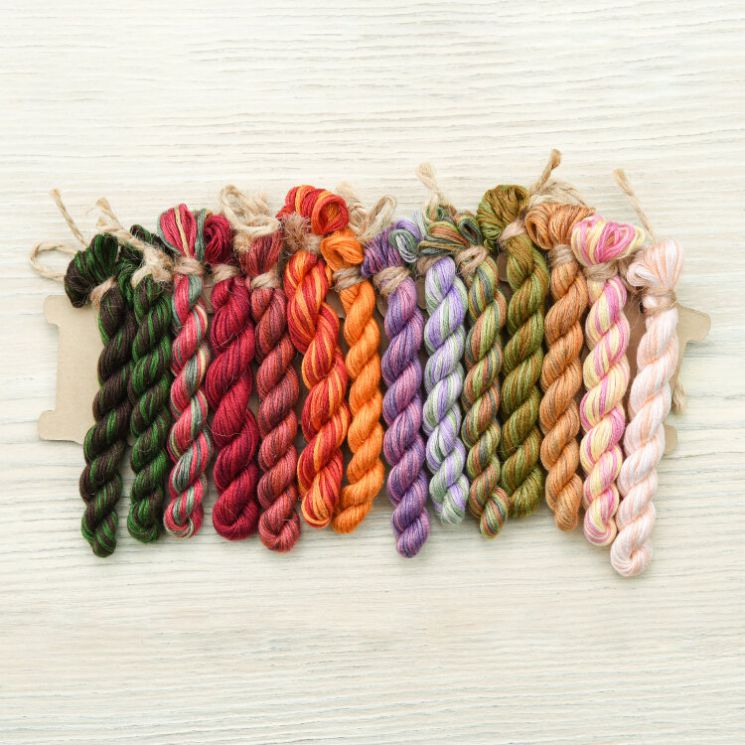 НМул-ОЦ-2322 Набор ниток OwlForest для схемы «Осенние цветы» (ПНК) 32, 36 каунт в 2 нити